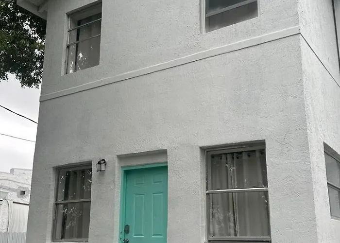 203 Miami Shared Rooms For Men Central Comfortable, Affordable